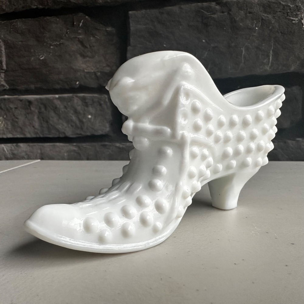 Vintage 70s Fenton White Milk Glass Slipper Hobnail Cat Head Shoe Cottage Granny